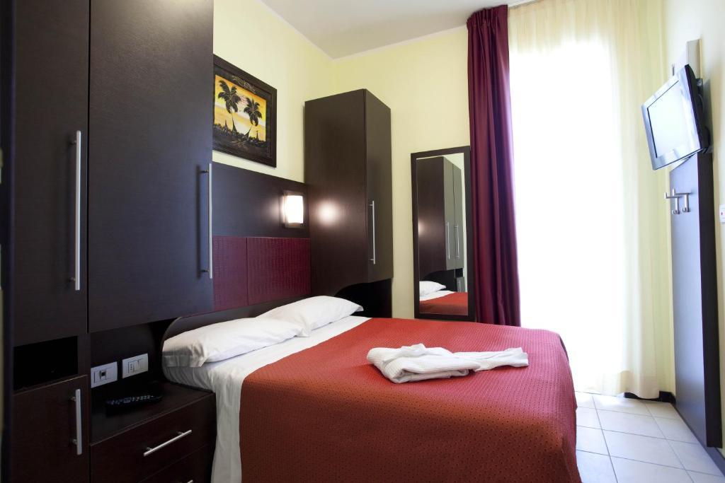 Standard Double or Twin Room,1215977320:JPEG